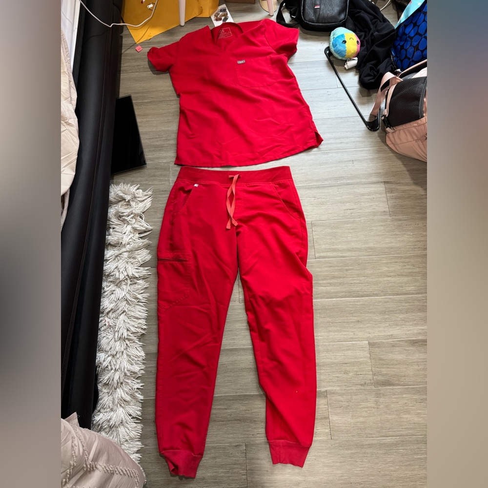 Figs Red Scrub Set